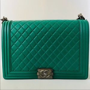 Chanel boy bag lambskin medium green